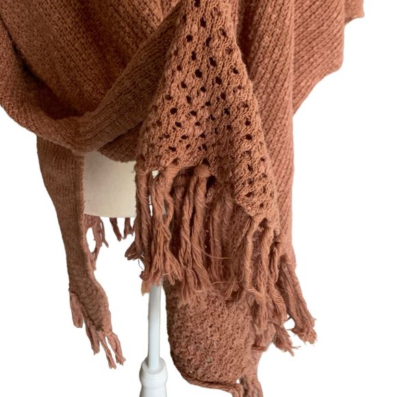 Bohemian Shawl with Frayed Trim Pink Color - Picture 3 of 6